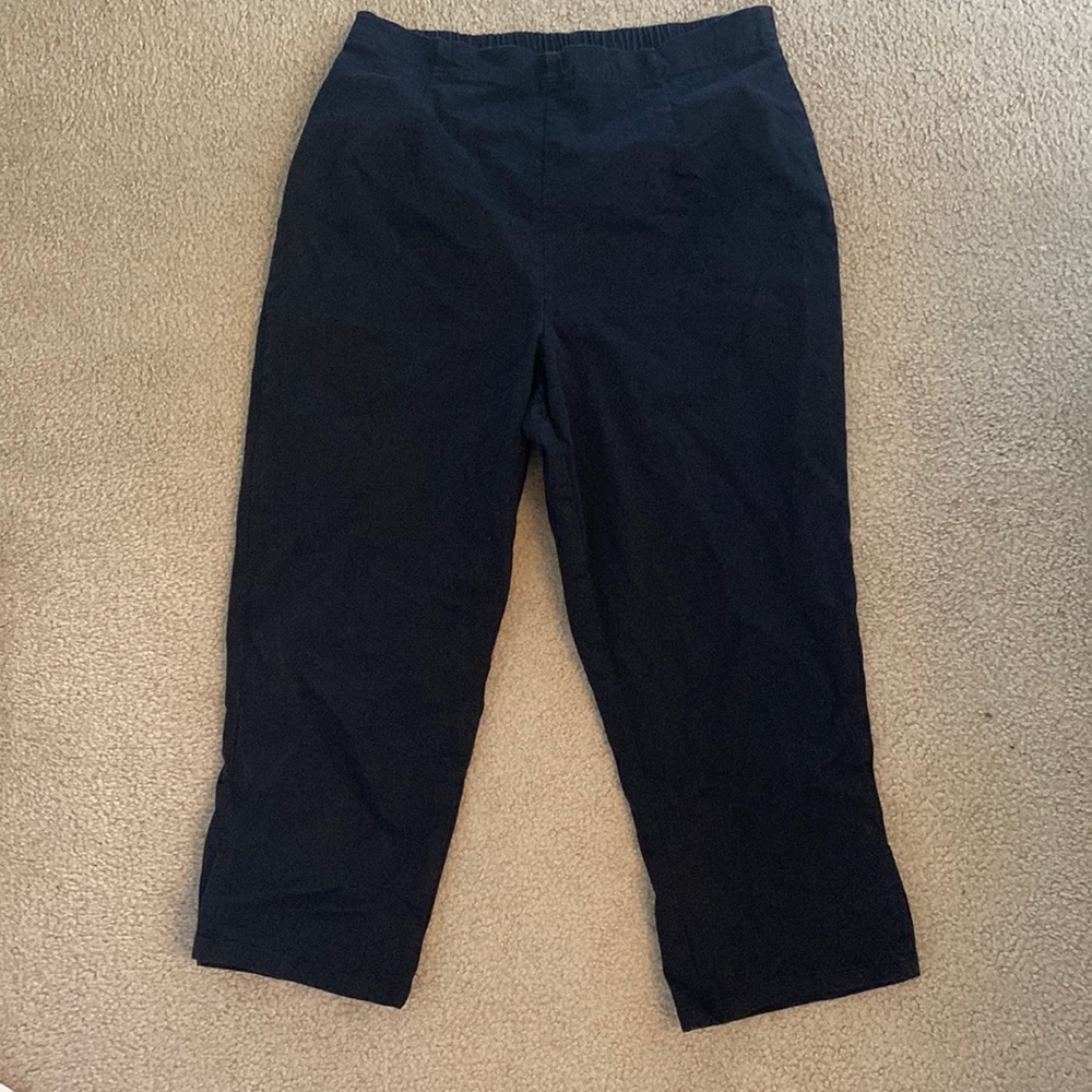 Black capris